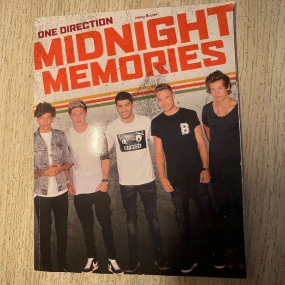 ONE DIRECTION BOOK - Picture 2 of 6